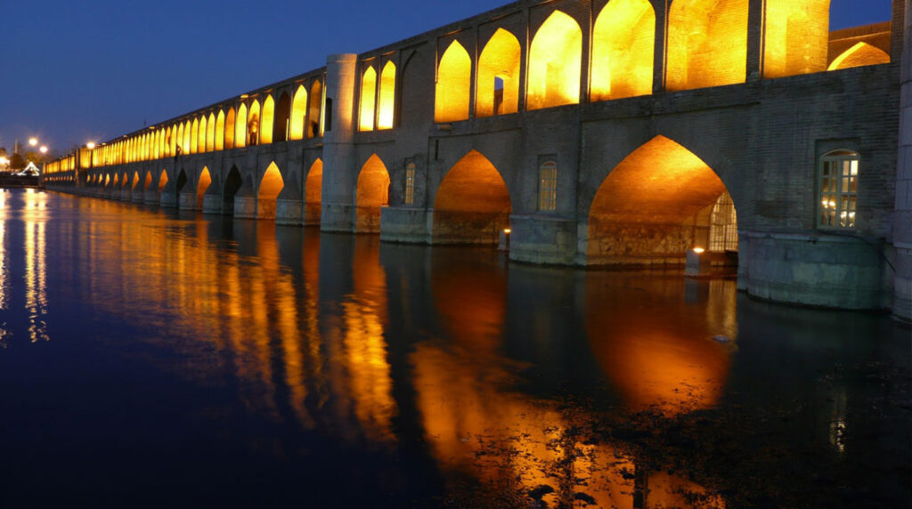 سی و سه پل